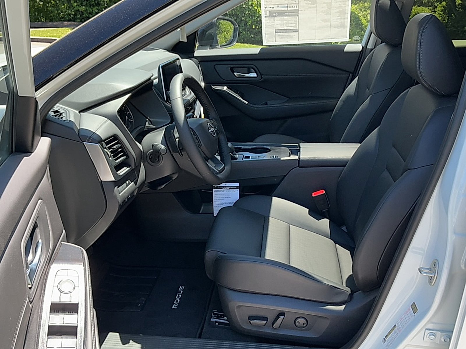 New 2026 Everest White Pearl Tricoat Nissan Dark Armor image 13