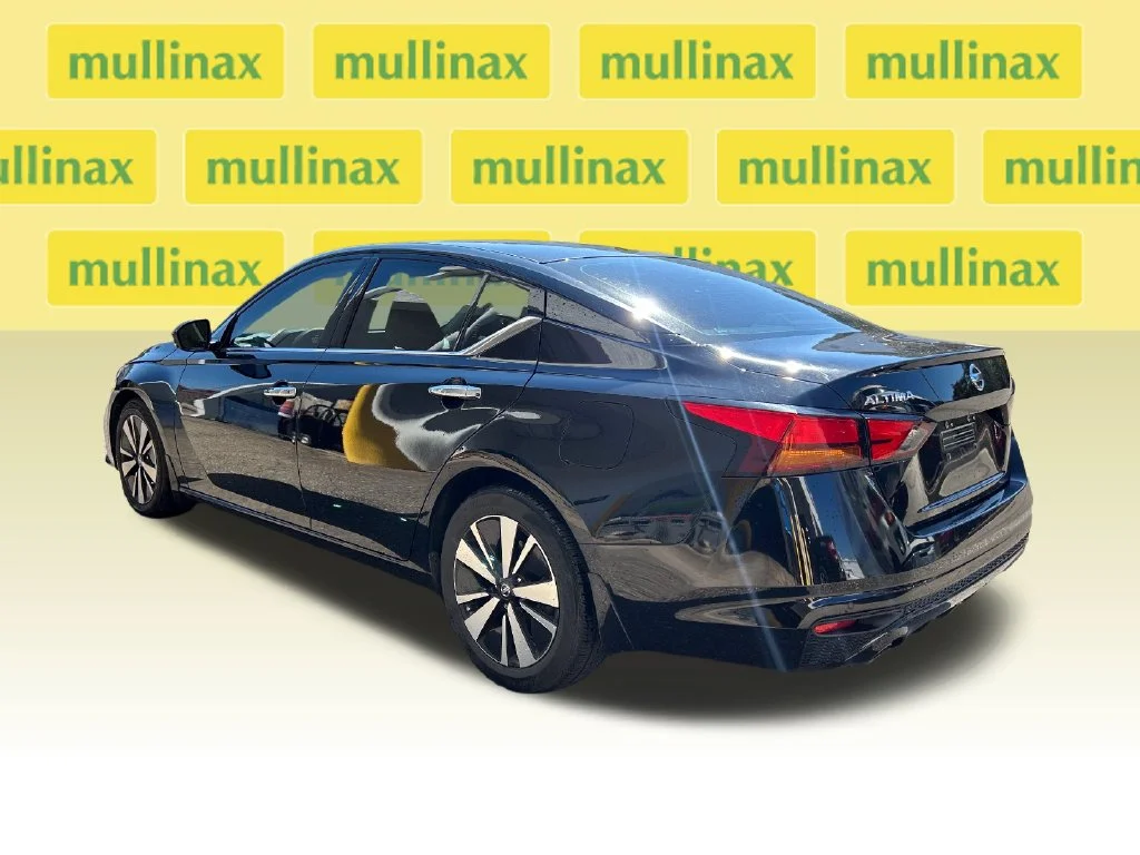 Used 2020 Black Nissan 2.5 SL image 3