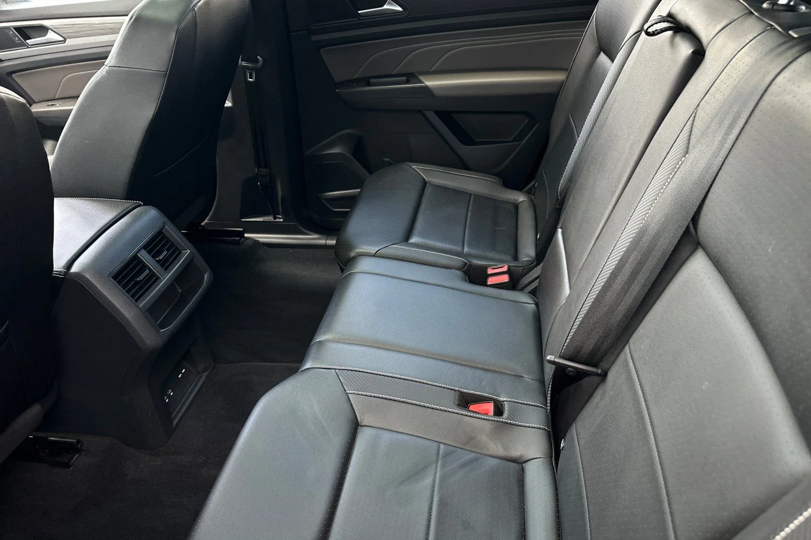 Used 2023 Gray Volkswagen 3.6L V6 SE w/Technology image 12
