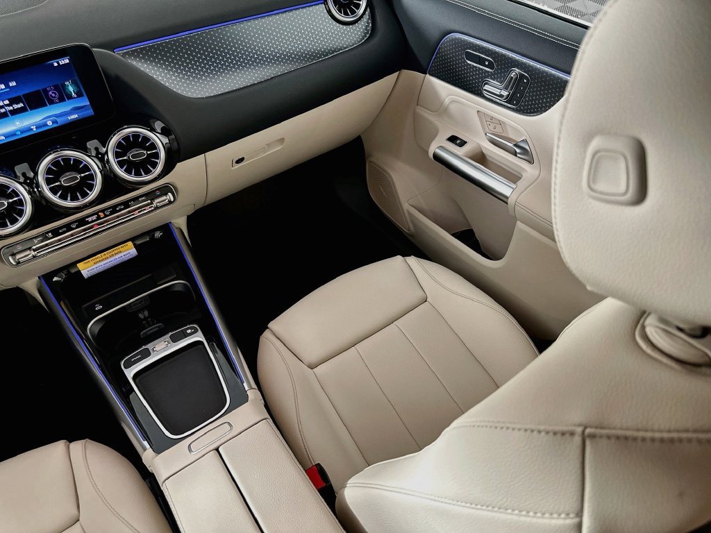 New 2026 Mountain Grey Metallic Mercedes-Benz GLA 250 image 52