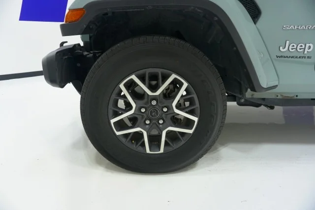 Used 2024 Earl Clear Coat Jeep Sahara image 12
