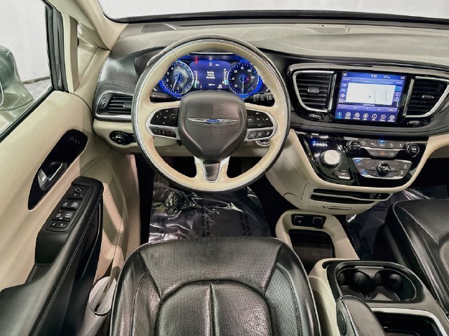 Used 2020 Gray Chrysler Limited image 22