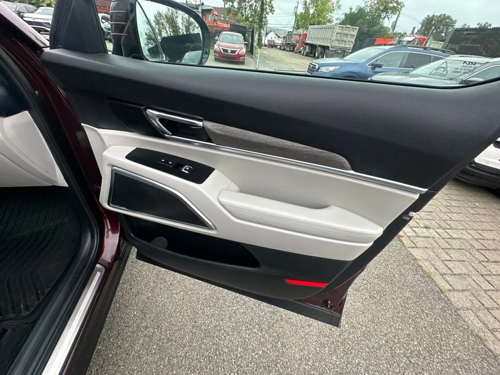Used 2022 Purple Kia SX image 34
