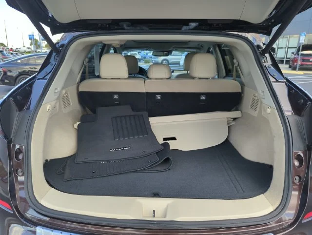 Used 2019 Brown Nissan SL image 19