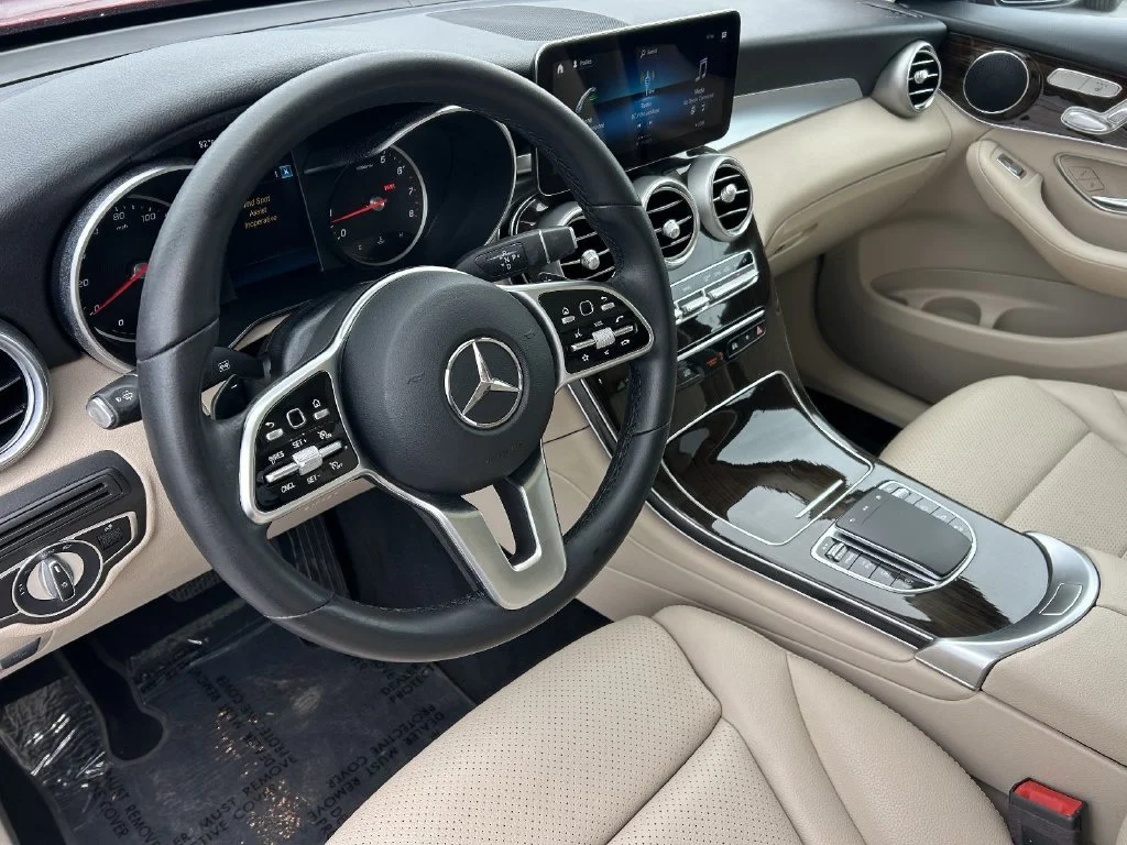 Used 2021 designo Cardinal Red Metallic Mercedes-Benz GLC 300 image 22