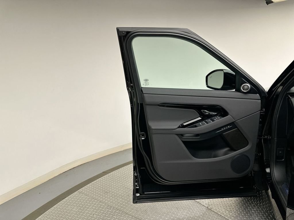 New 2026 Santorini Black Metallic Land Rover S image 9