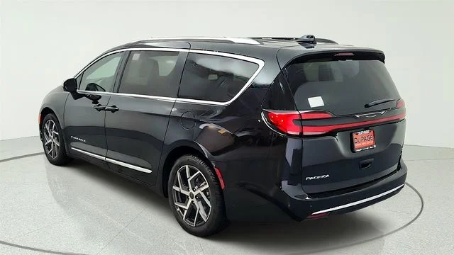 New 2027 Diamond Black Crystal Pearl-Coat Exterior Paint Chrysler Pinnacle image 9