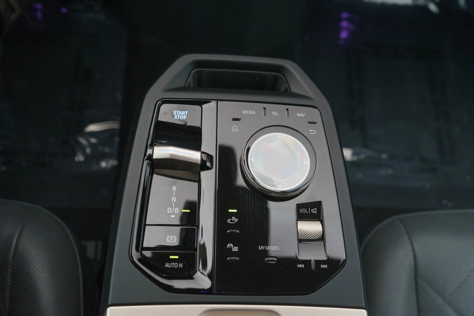 Used 2024 Dark Graphite Metallic BMW xDrive50 image 18