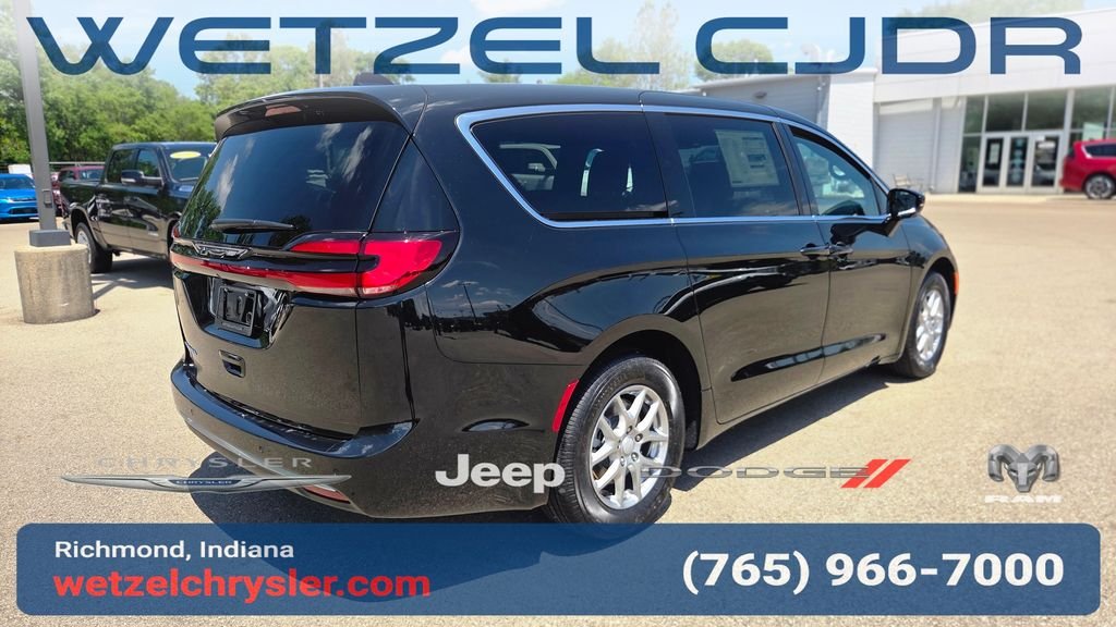 New 2027 Diamond Black Crystal Pearl-Coat Exterior Paint Chrysler Select image 7