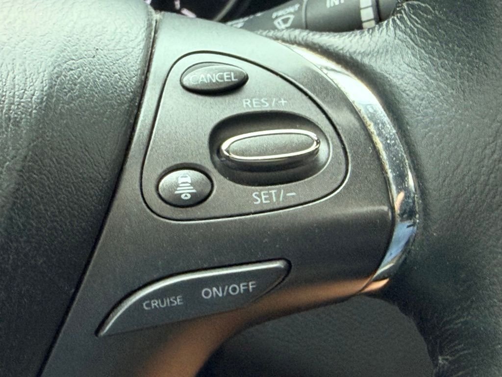 Used 2019 White Nissan Platinum image 28