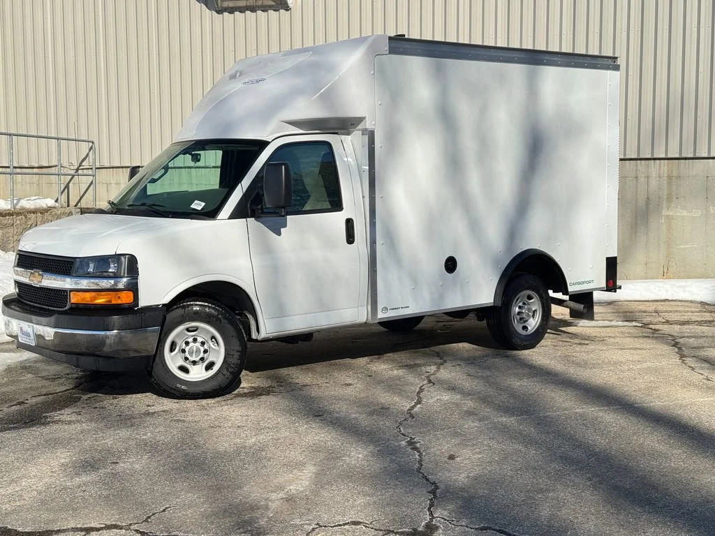 New 2025 Summit White Chevrolet 1WT image 2