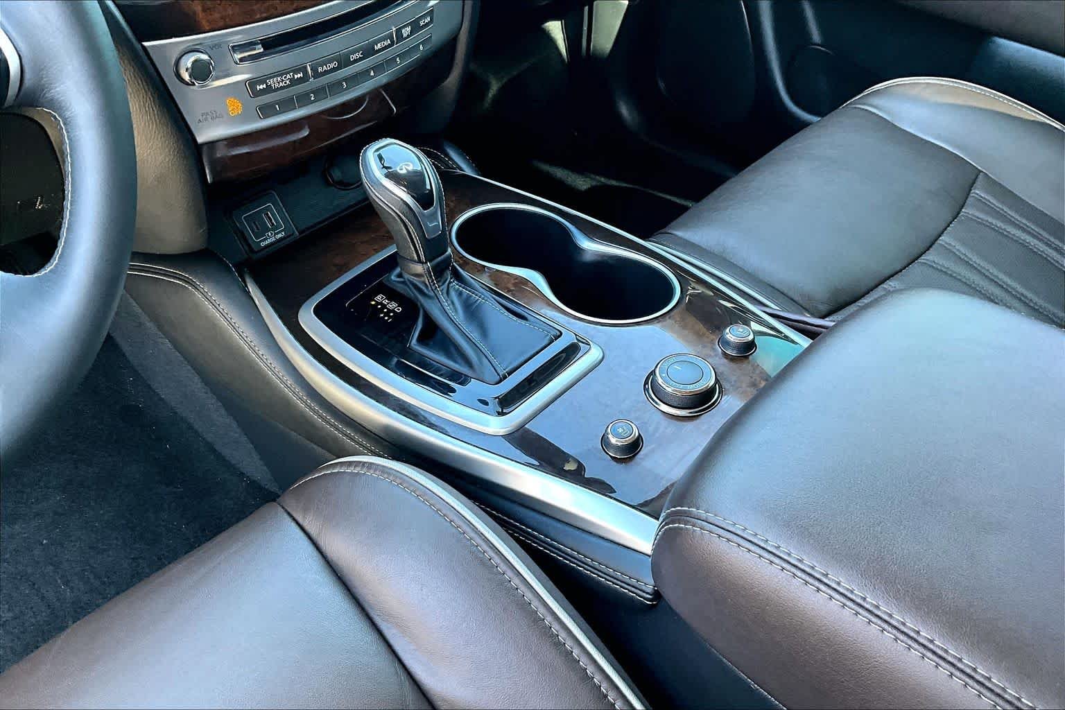 Used 2020 Majestic White INFINITI LUXE image 15