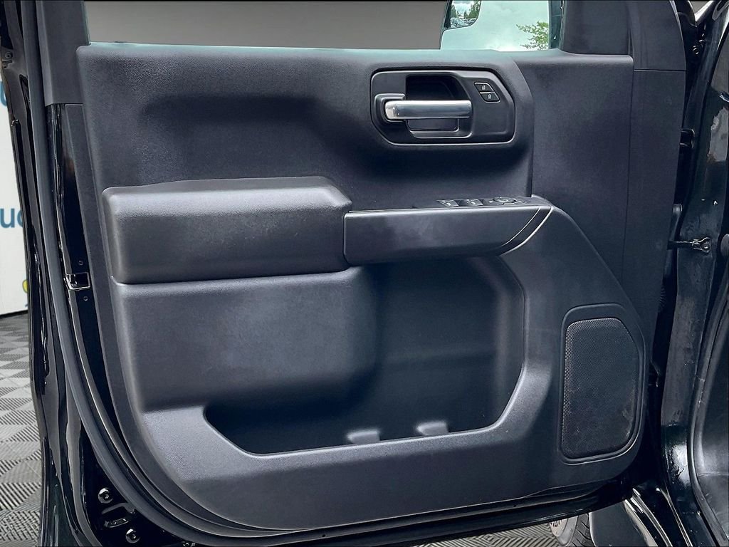 Used 2023 Black Chevrolet Custom image 9