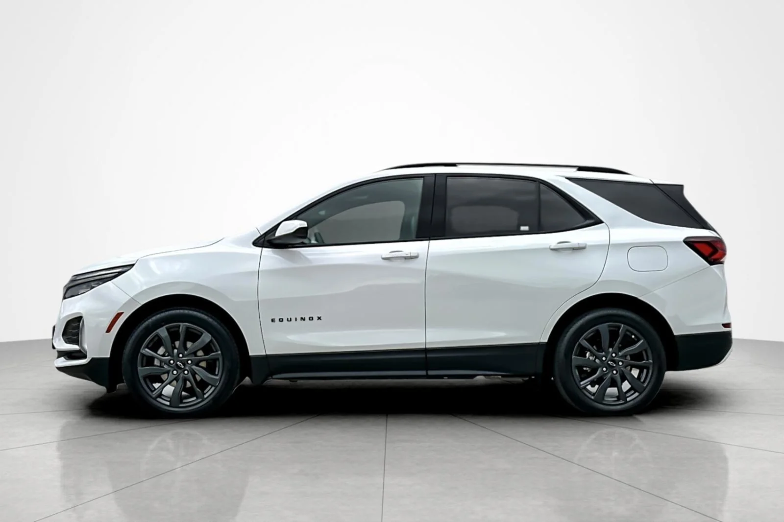 Used 2022 Summit White Chevrolet RS image 2