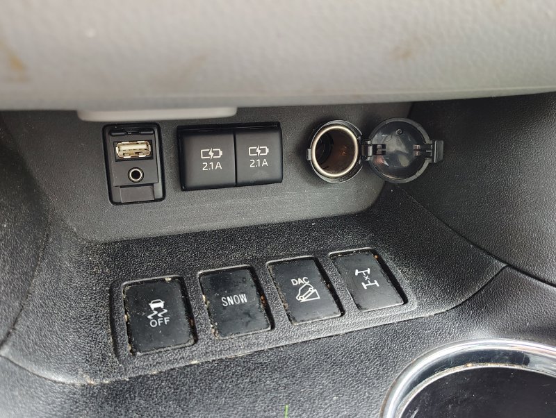 Used 2018 Silver Toyota XLE image 18
