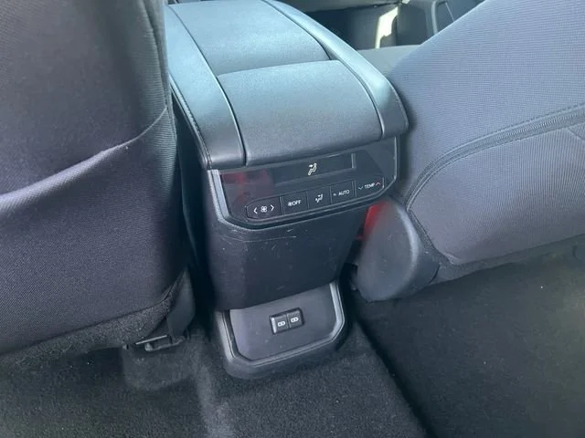 2025 Toyota Highlander LE - Photo 22