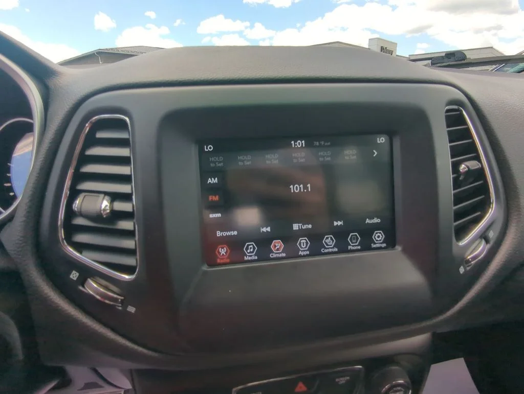 Used 2021 Blue Jeep Latitude image 17