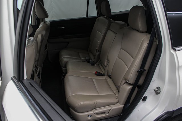 Used 2019 White Honda Touring image 12