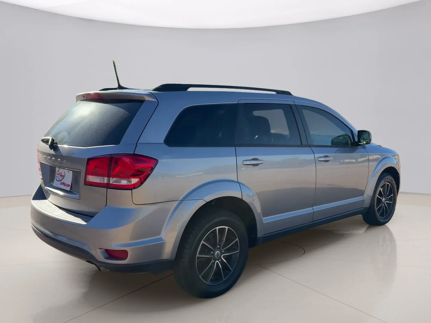 Used 2018 Silver Dodge SXT image 5