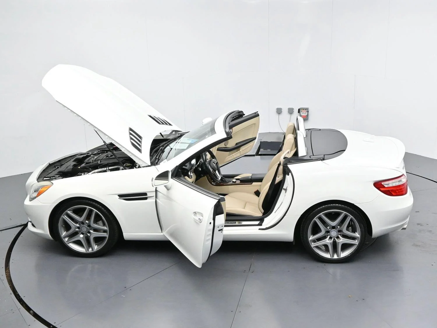 Used 2015 White Mercedes-Benz SLK 250 image 36