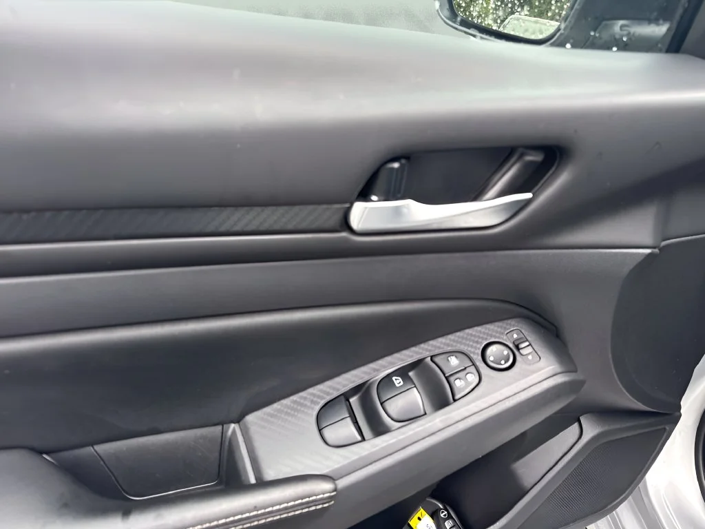 Used 2025 Silver Nissan 2.5 SV image 22