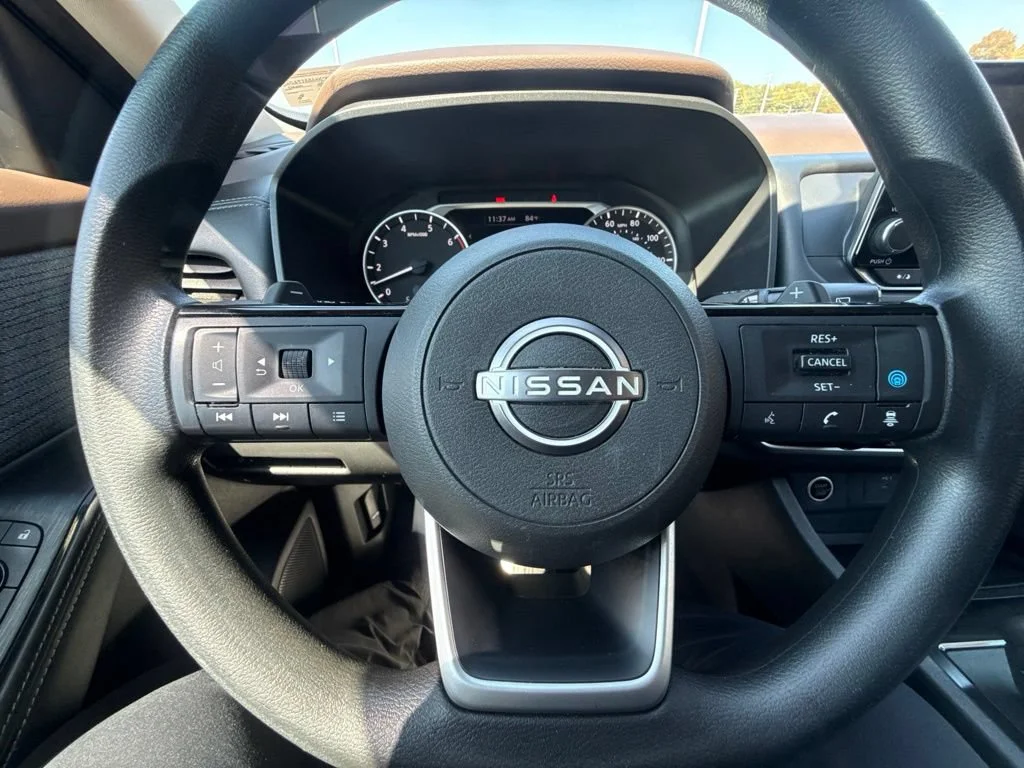 Used 2022 Gray Nissan SV image 18