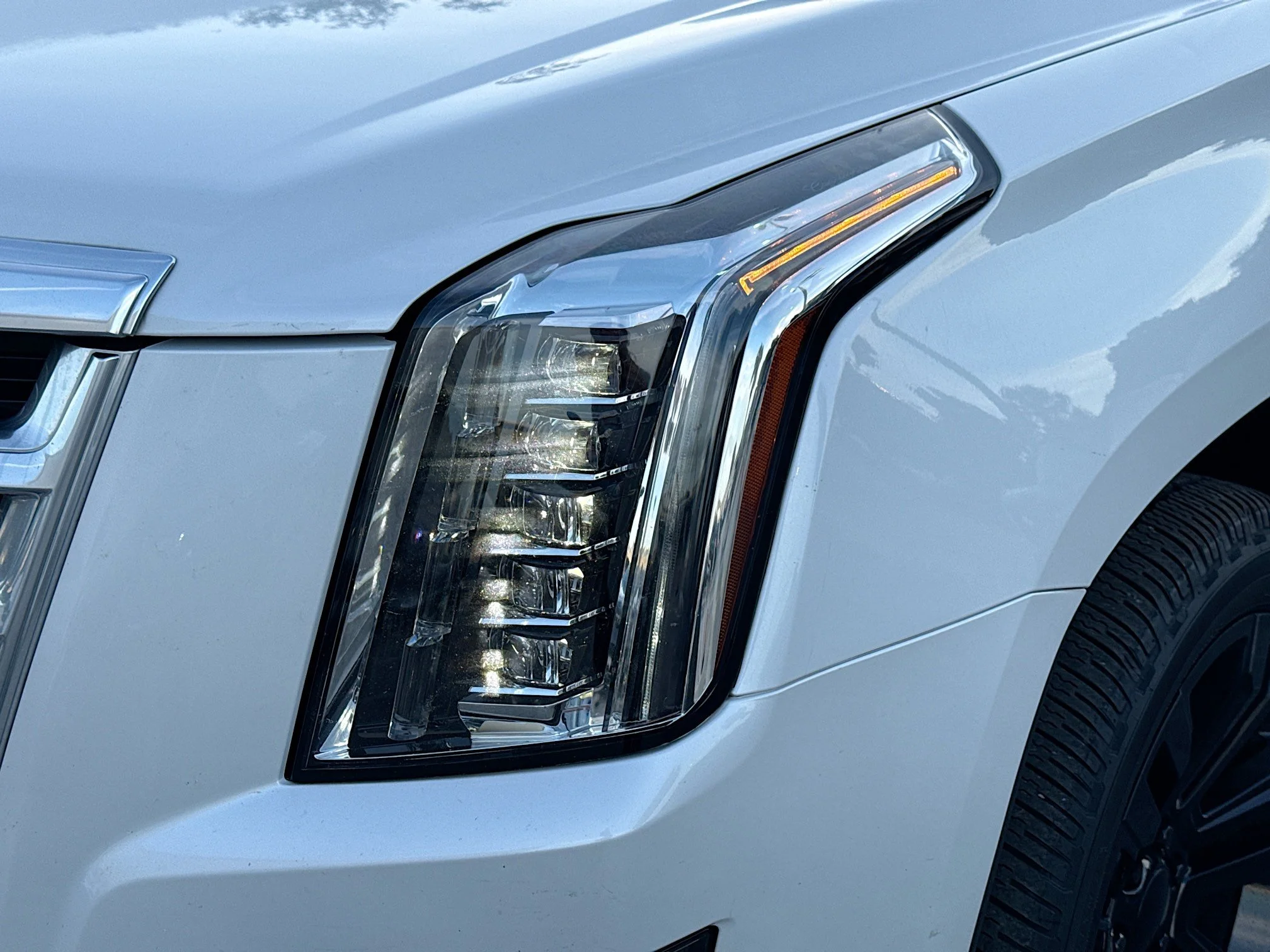 Used 2016 Crystal White Tricoat Cadillac Luxury Collection image 9