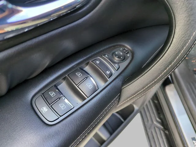 Used 2023 Black Nissan Platinum image 20