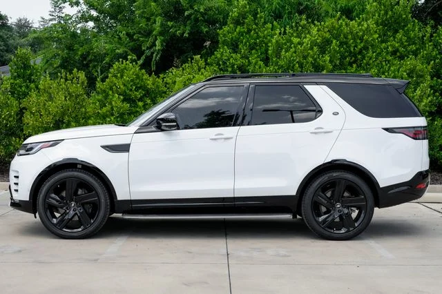 Used 2025 White Land Rover Dynamic SE image 18
