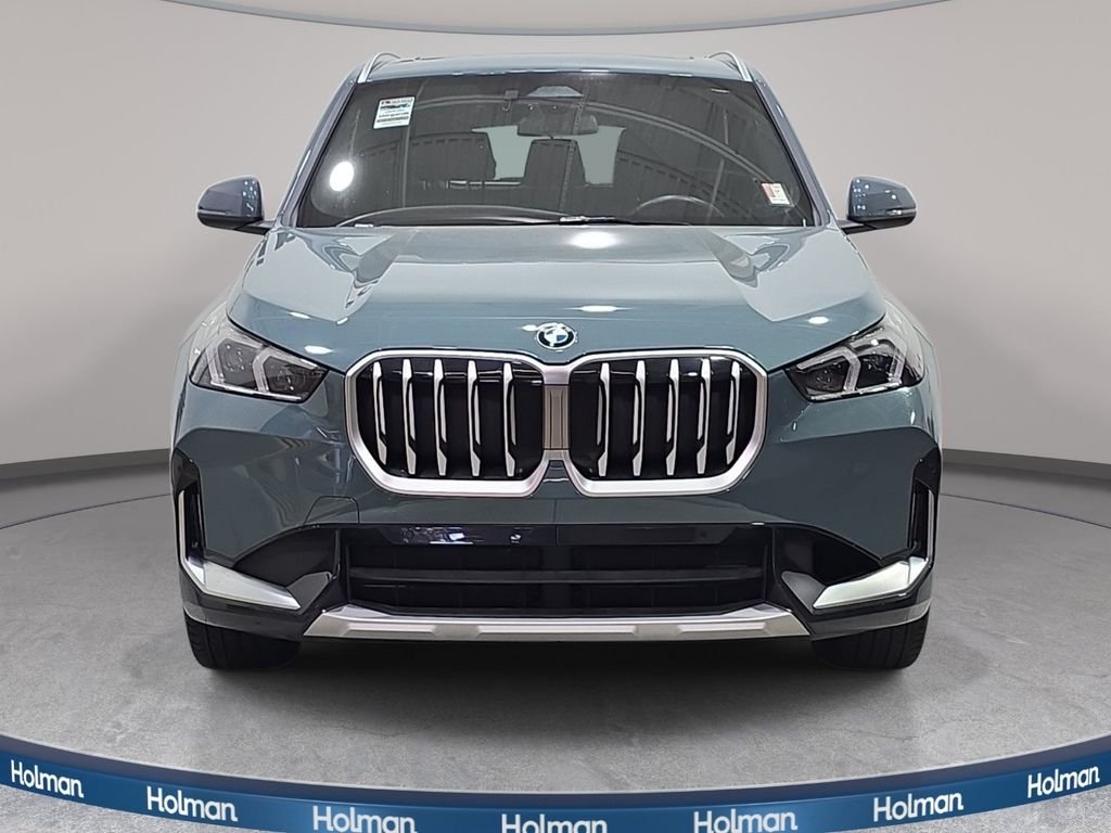 Used 2023 Green BMW xDrive28i image 3