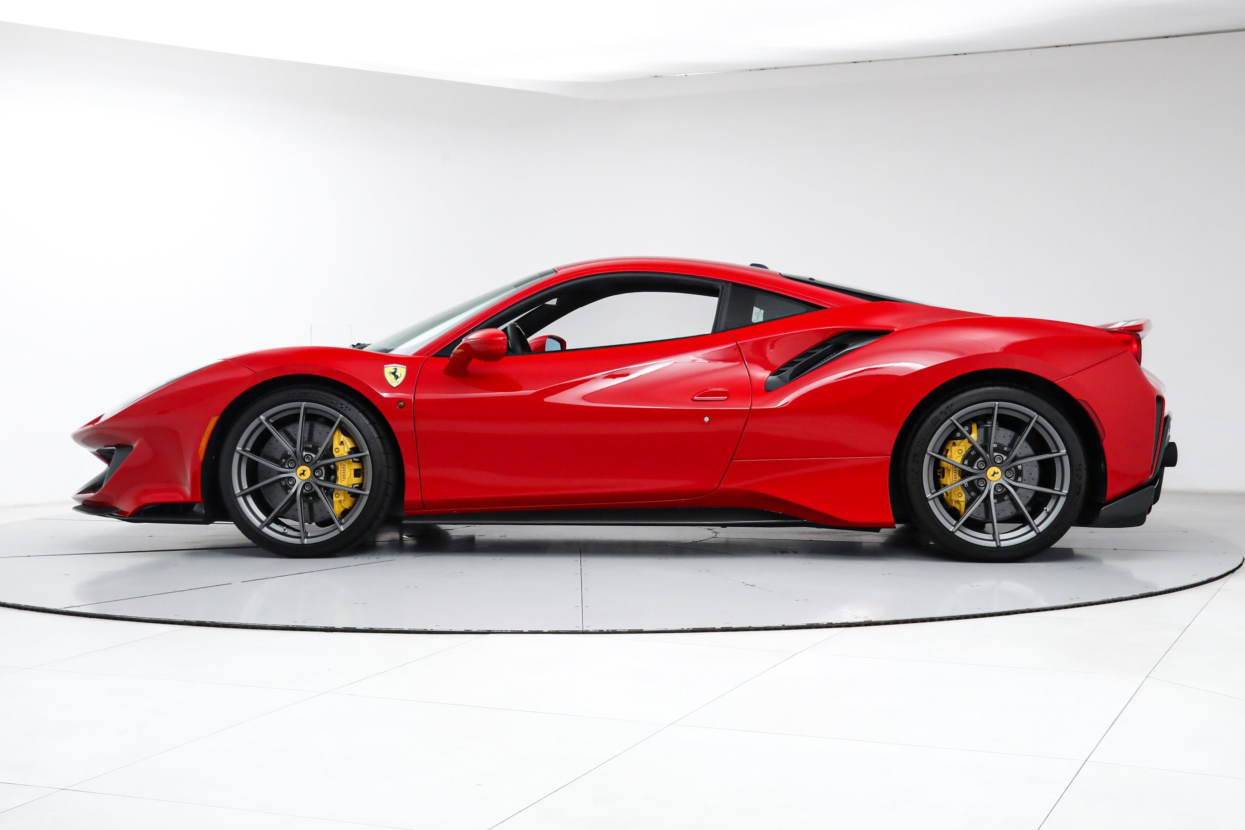 Certified Used 2020 Red Ferrari  image 4