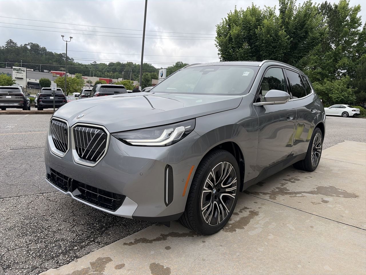 New 2026 Skyscraper Grey Metallic BMW 30 xDrive image 4