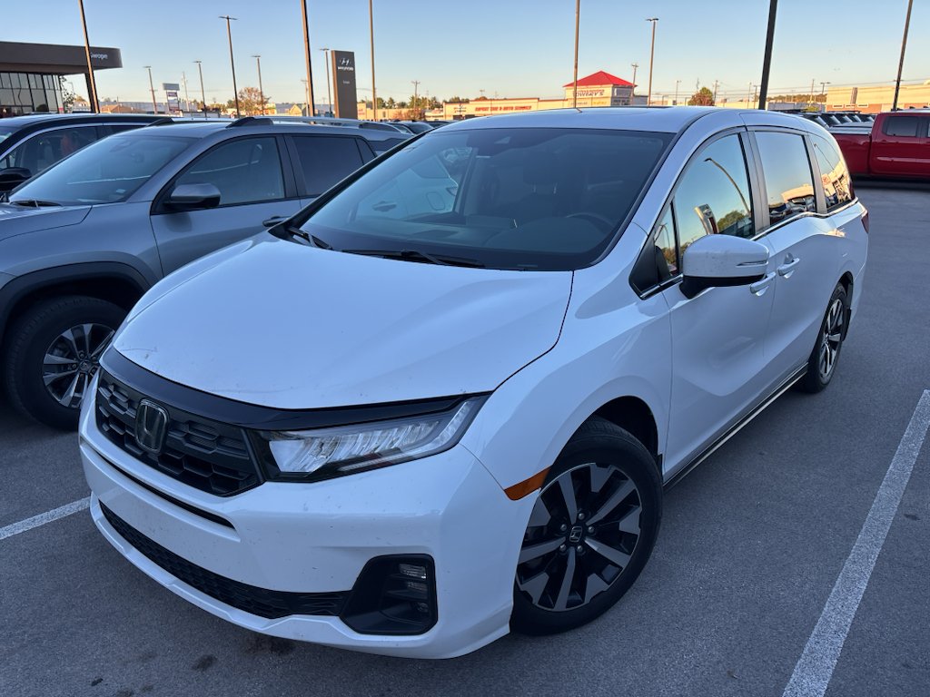 Used 2025 White Honda EX-L image 1