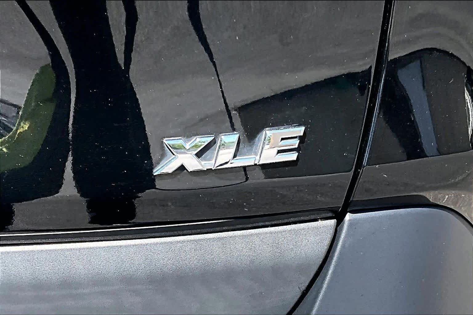 Used 2021 Midnight Black Metallic Toyota XLE image 10