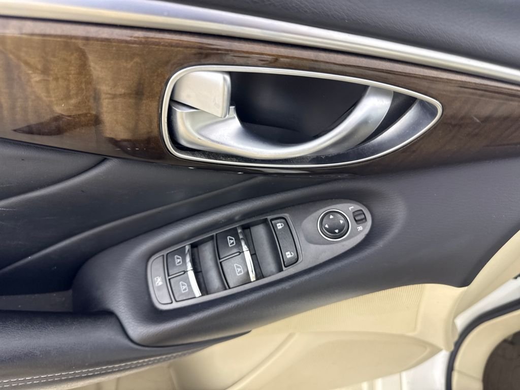 Used 2019 White INFINITI 3.0t LUXE image 14