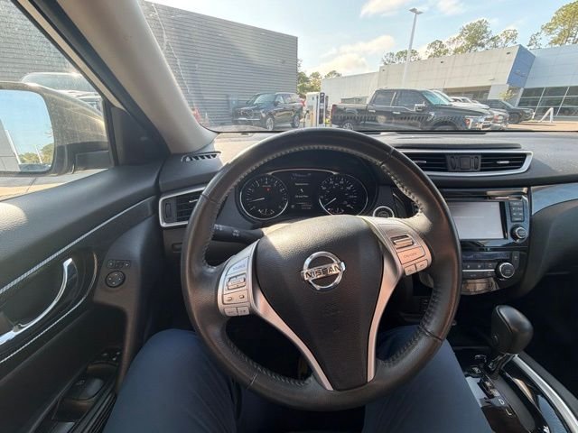 Used 2015 White Nissan SL image 17
