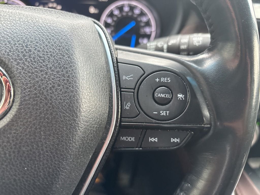 Used 2021 Silver Toyota XLE image 18