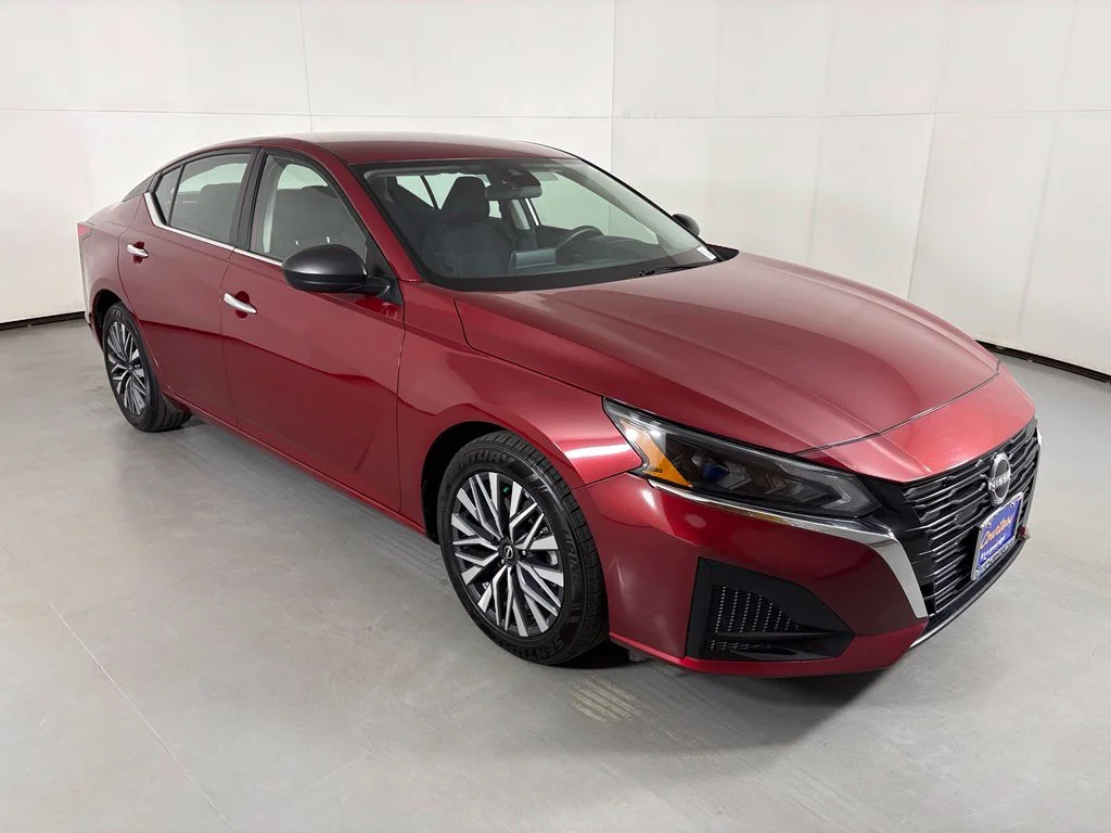 Used 2024 Red Nissan 2.5 SV image 2