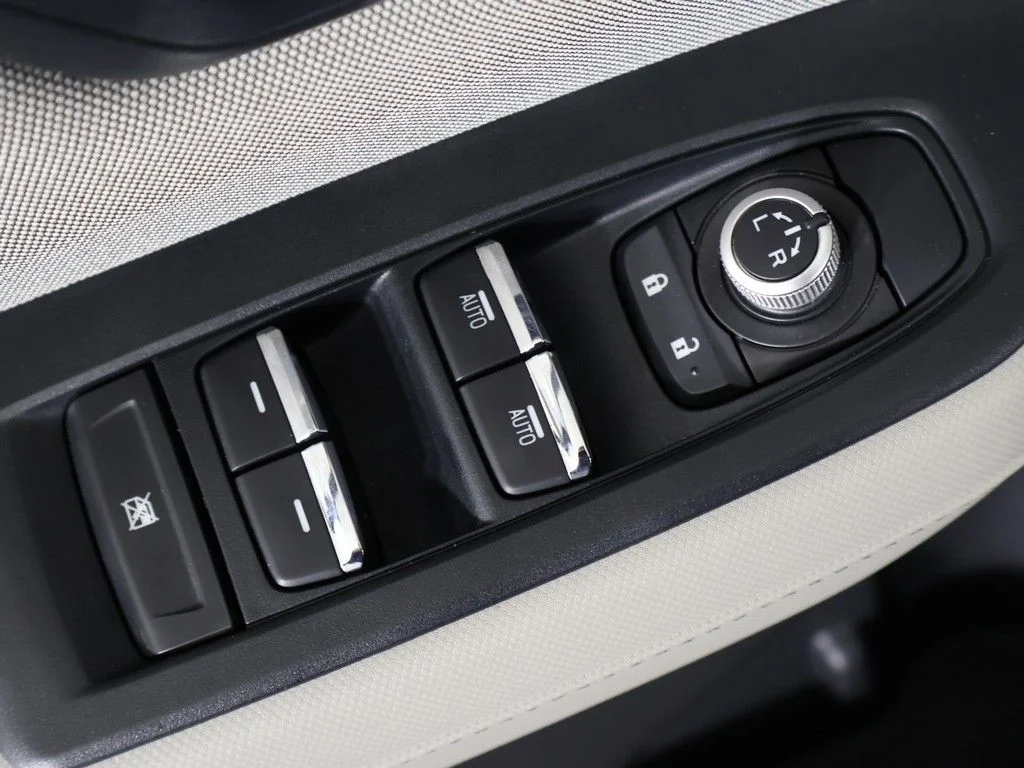 Used 2025 Gray Metallic Subaru Premium image 38