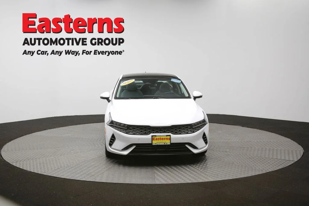 Used 2022 White Kia EX image 52