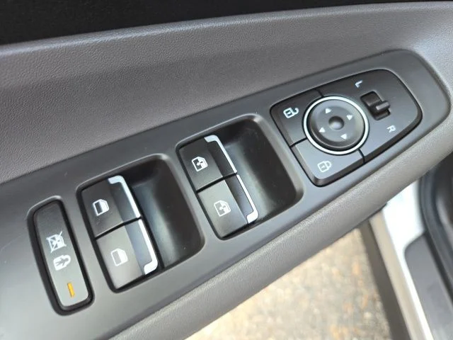 Used 2020 Shimmering Silver Pearl Hyundai SEL image 17