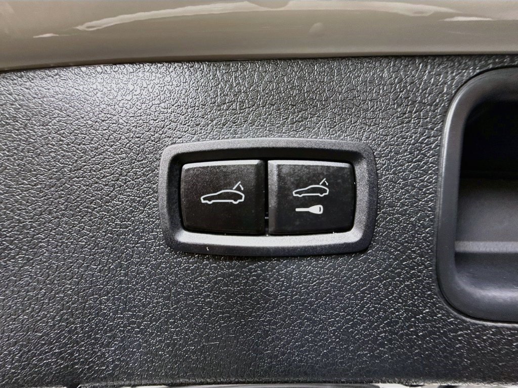 Used 2024 White Porsche Base image 38