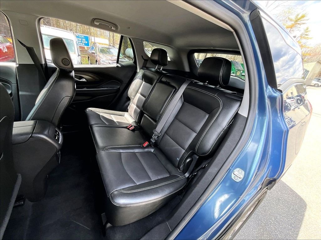 Used 2024 Downpour Metallic GMC SLT image 15