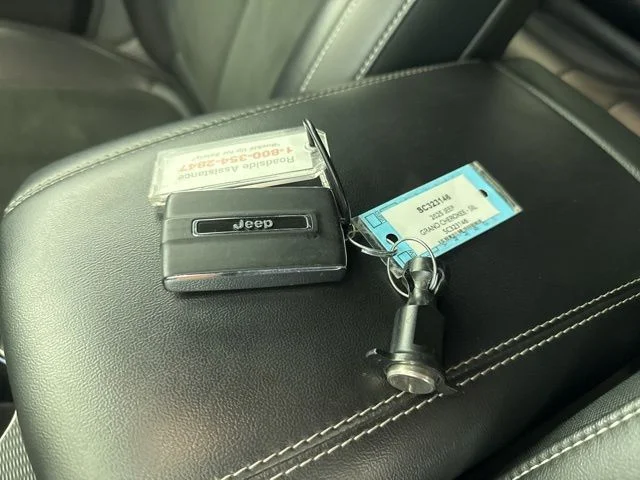 Used 2025 Silver Jeep Altitude image 32