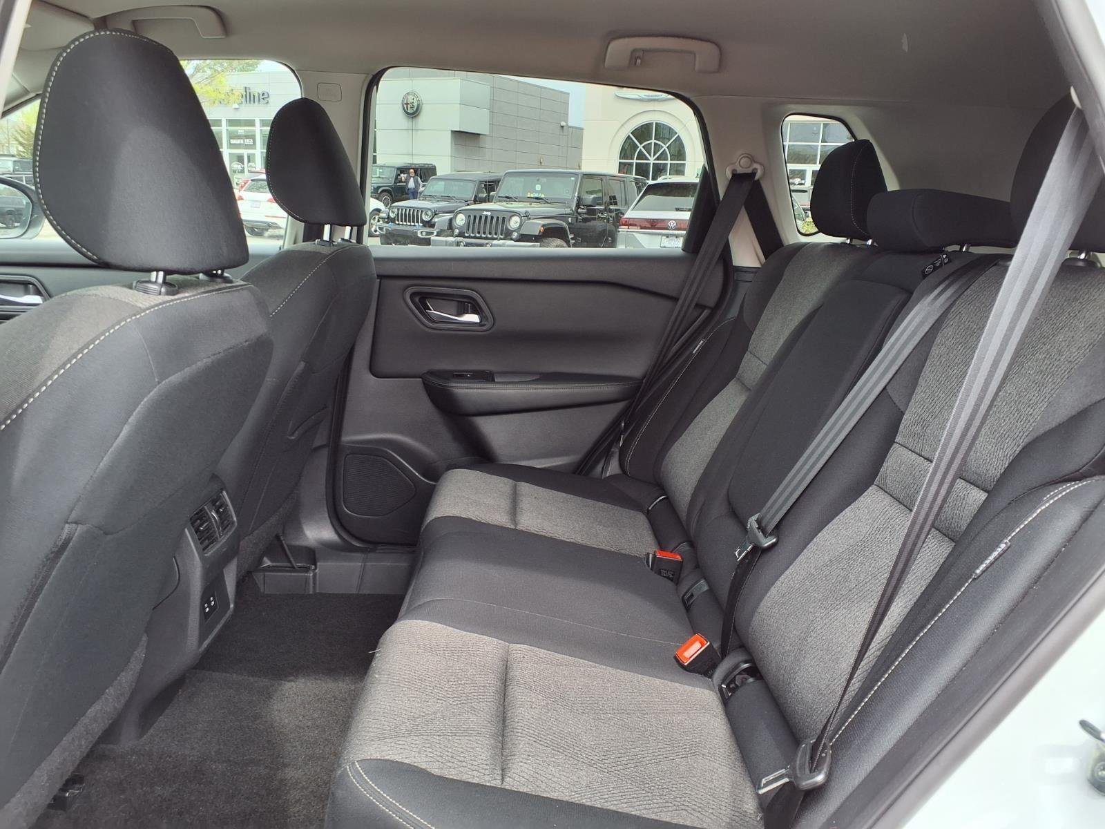 Used 2024 Everest White Pearl Nissan SV image 21