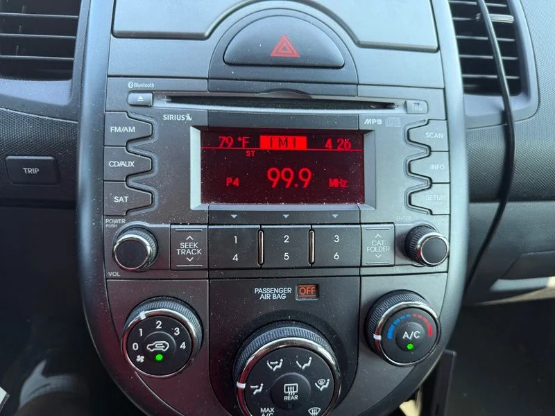 Used 2011 Red Kia Plus image 12