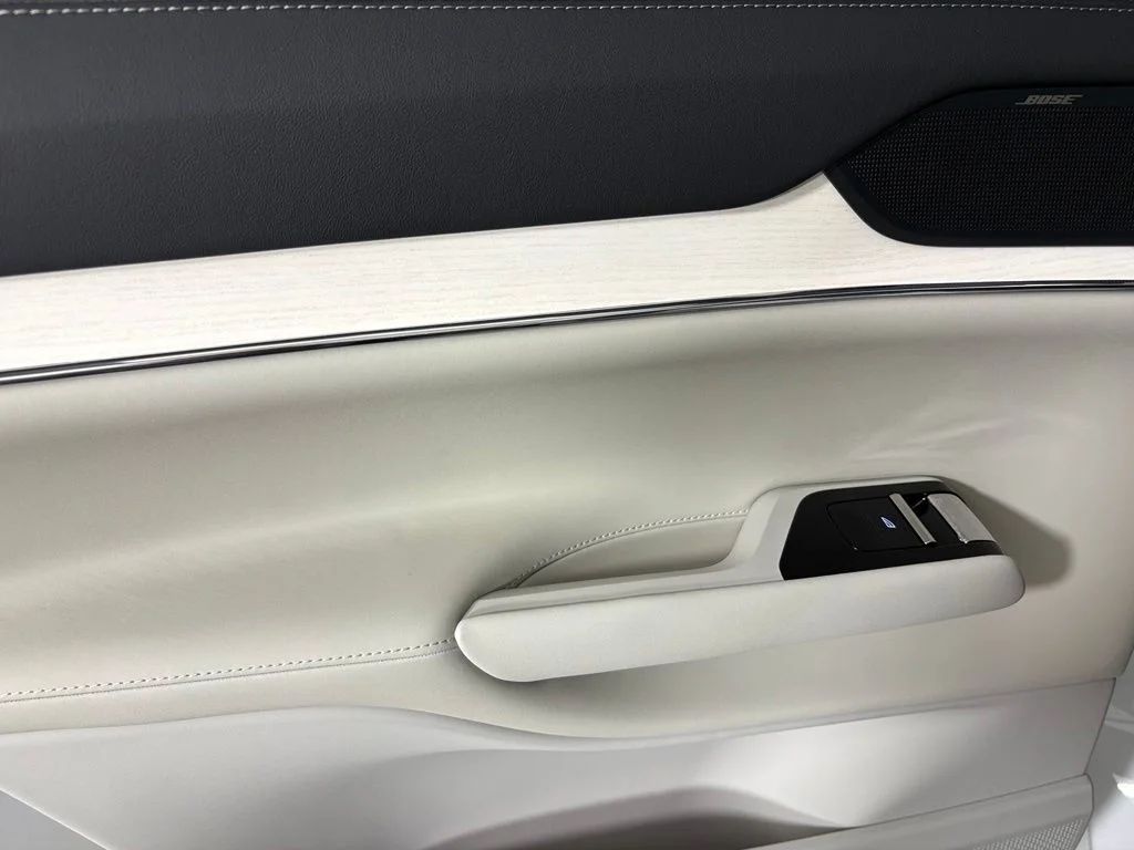 New 2026 Crystal White Volvo Plus image 30