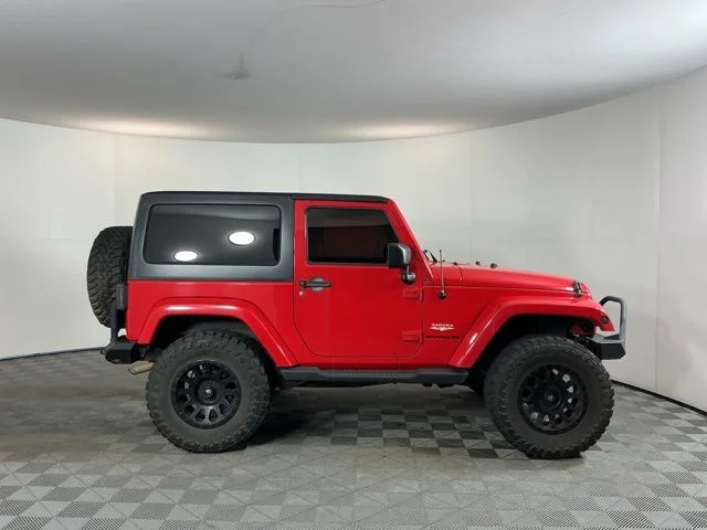 Used 2015 Red Jeep Sahara image 4