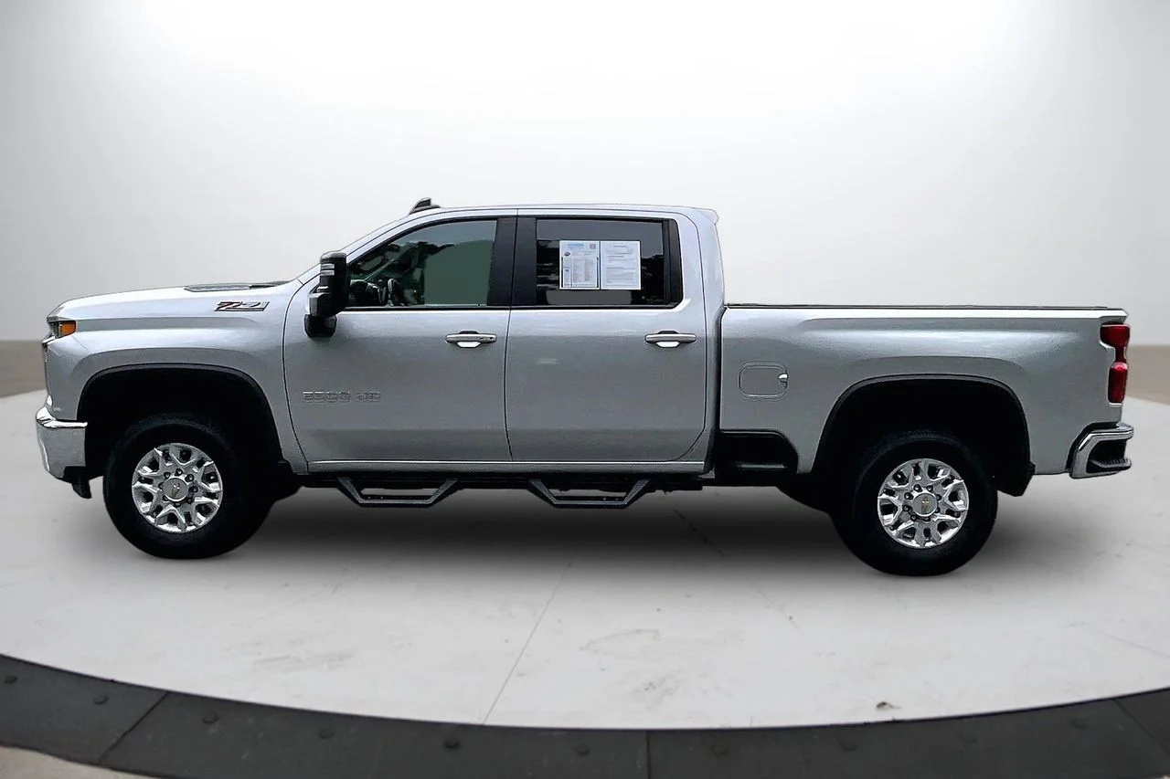 Used 2022 Silver Chevrolet LT image 5