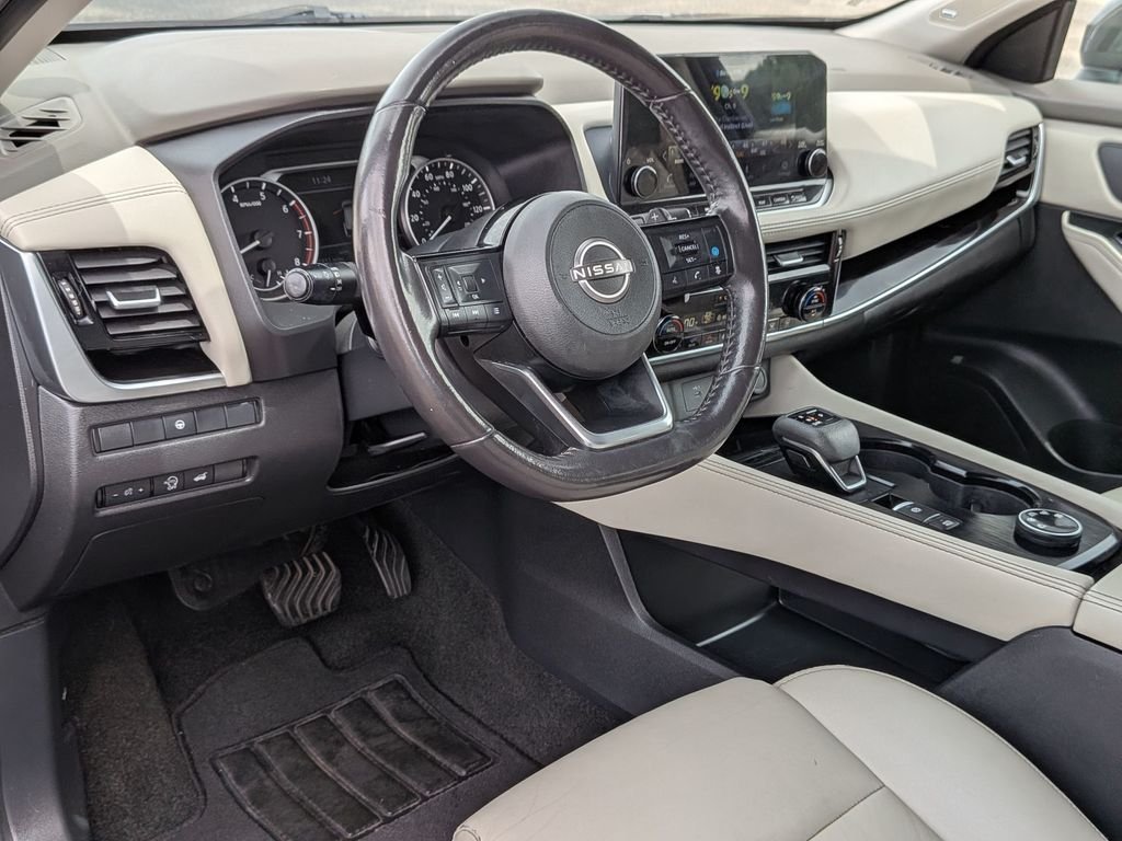 Used 2023 Super Black Nissan SL image 33
